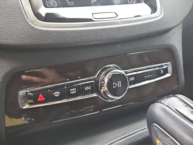 Used 2019 Volvo XC90 T5 Momentum w/ Protection Package Premier image 13