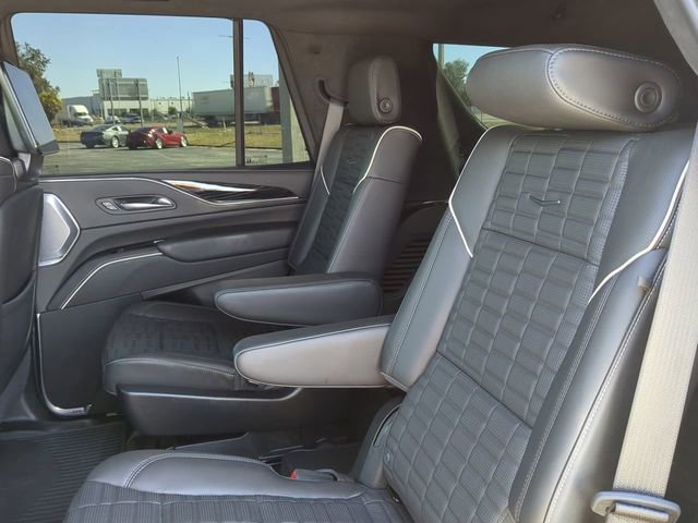 Used 2024 Cadillac Escalade V w/ LPO, ONYX Package image 18