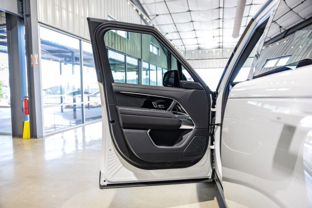 Used 2023 Land Rover Range Rover SE image 11