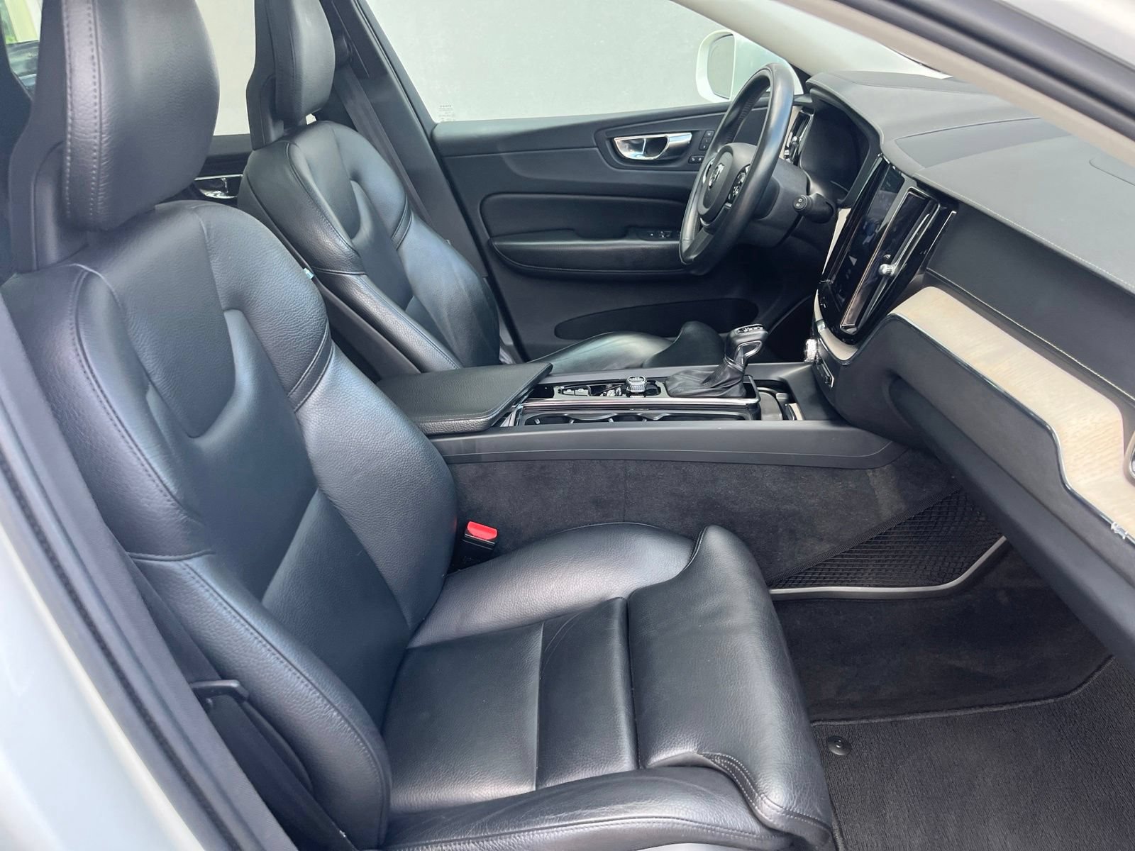 Used 2018 Volvo XC60 T5 Inscription w/ Vision Package AWD/4WD image 37