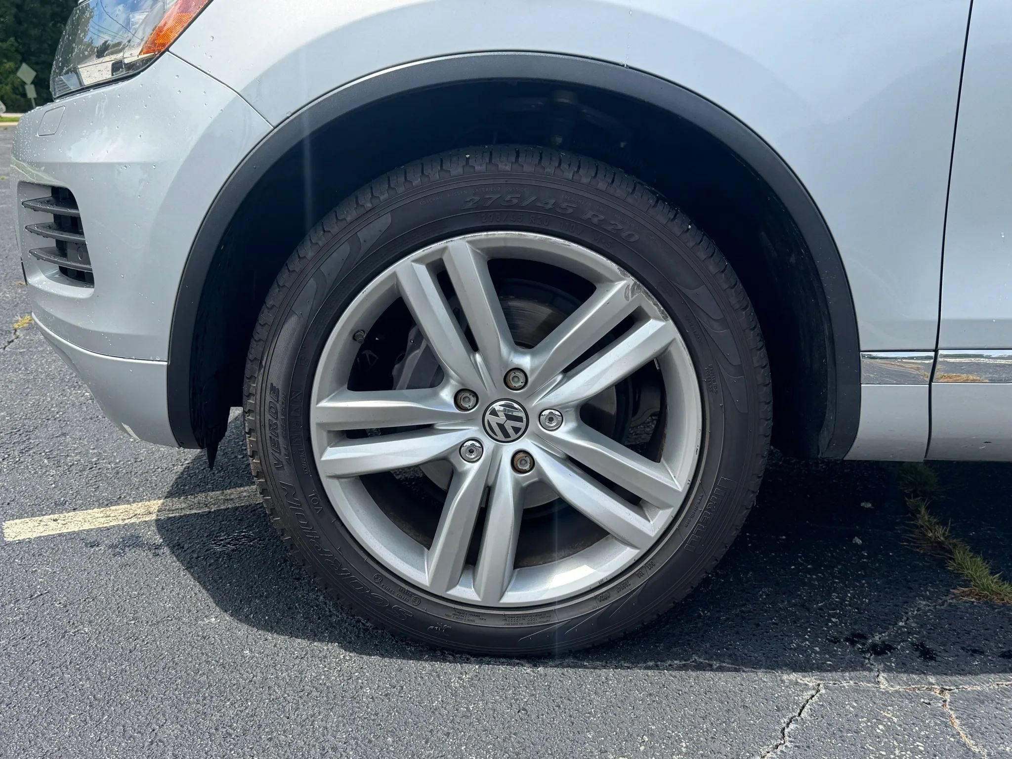 Used 2013 Volkswagen Touareg VR6 AWD/4WD image 2