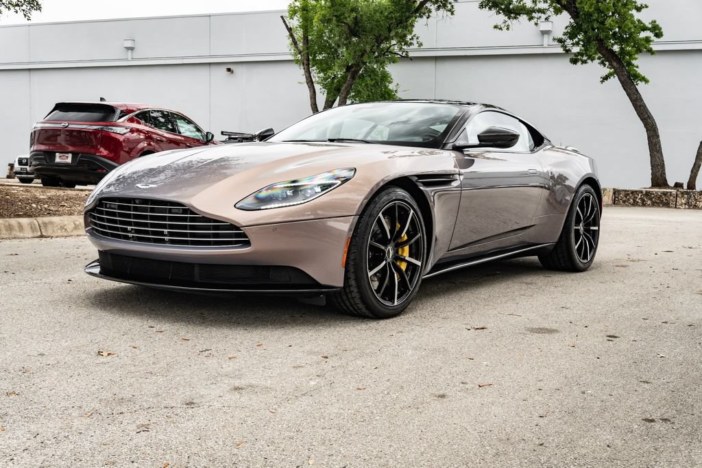 Used 2023 Aston Martin DB11 Coupe RWD image 9