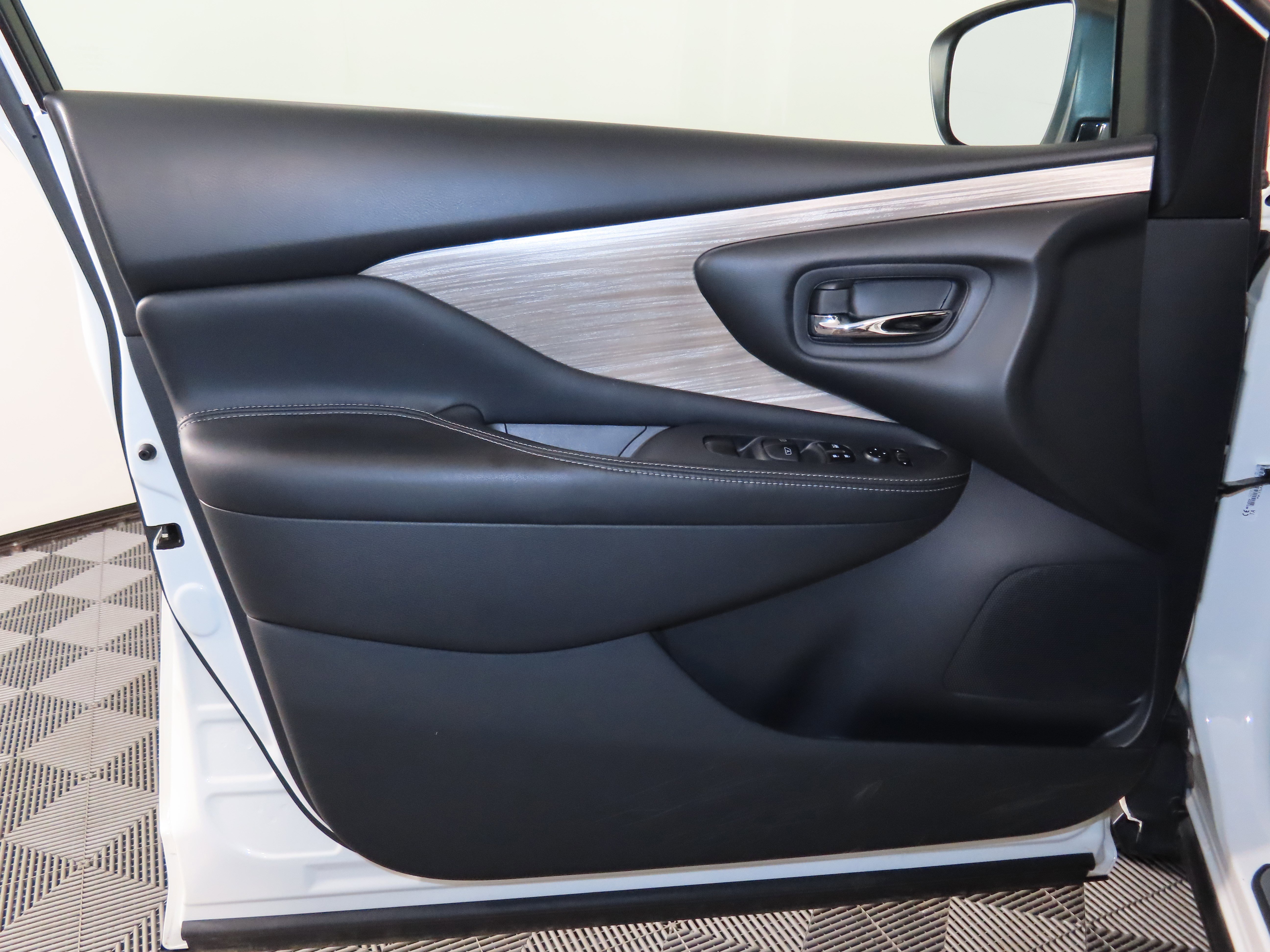 Used 2018 Nissan Murano S image 42