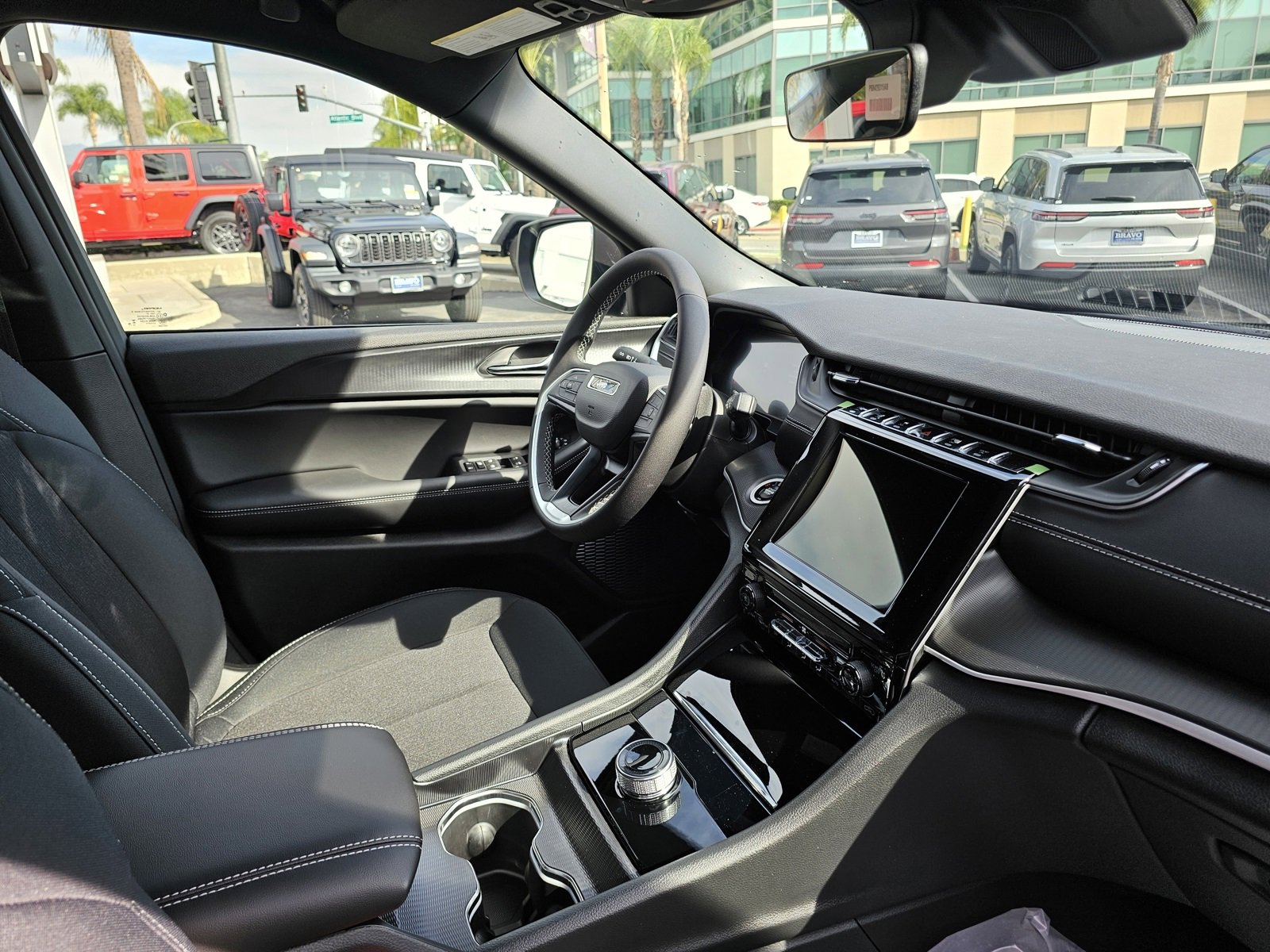 New 2025 Jeep Grand Cherokee L Laredo image 26