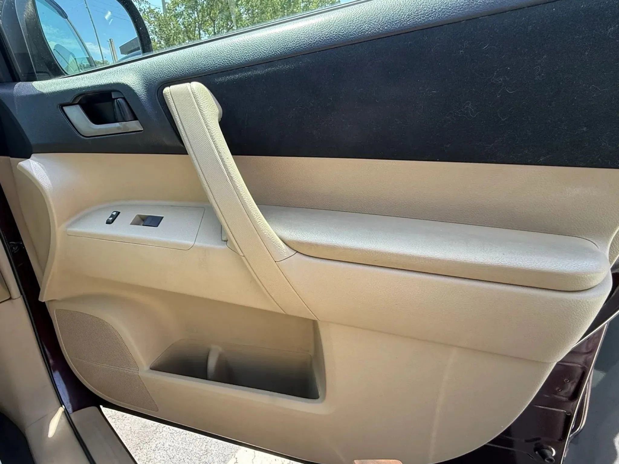 Used 2012 Toyota Highlander 4WD w/ Tech Pkg image 26