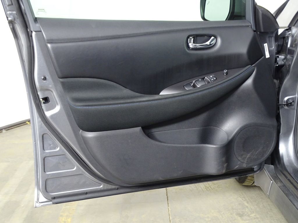 Used 2023 Nissan Leaf S image 11
