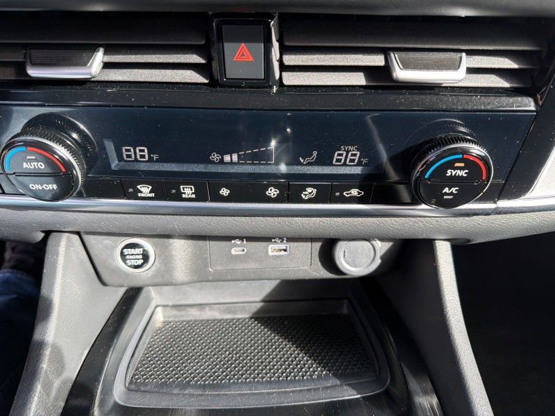 Used 2022 Nissan Rogue SV AWD/4WD image 19