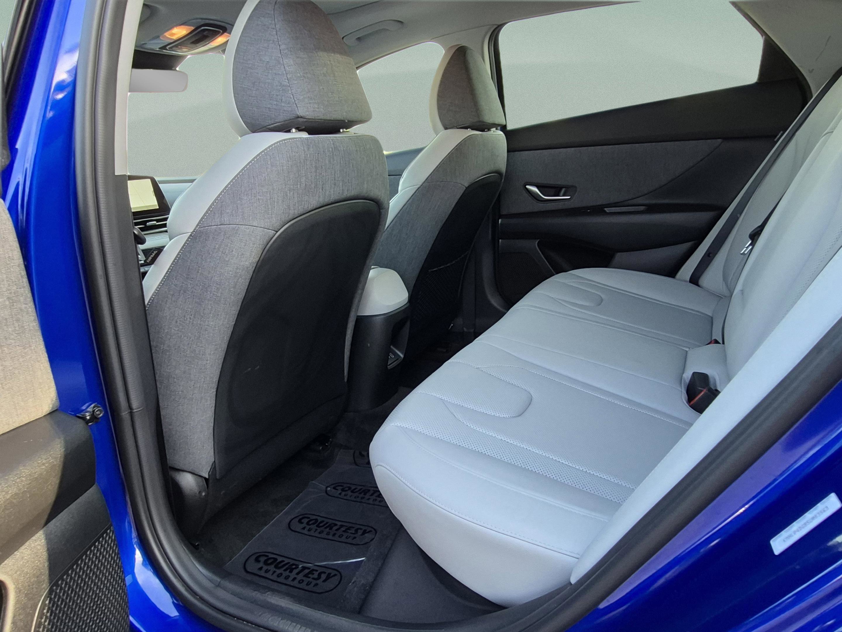 Used 2025 Hyundai Elantra Limited FWD image 15