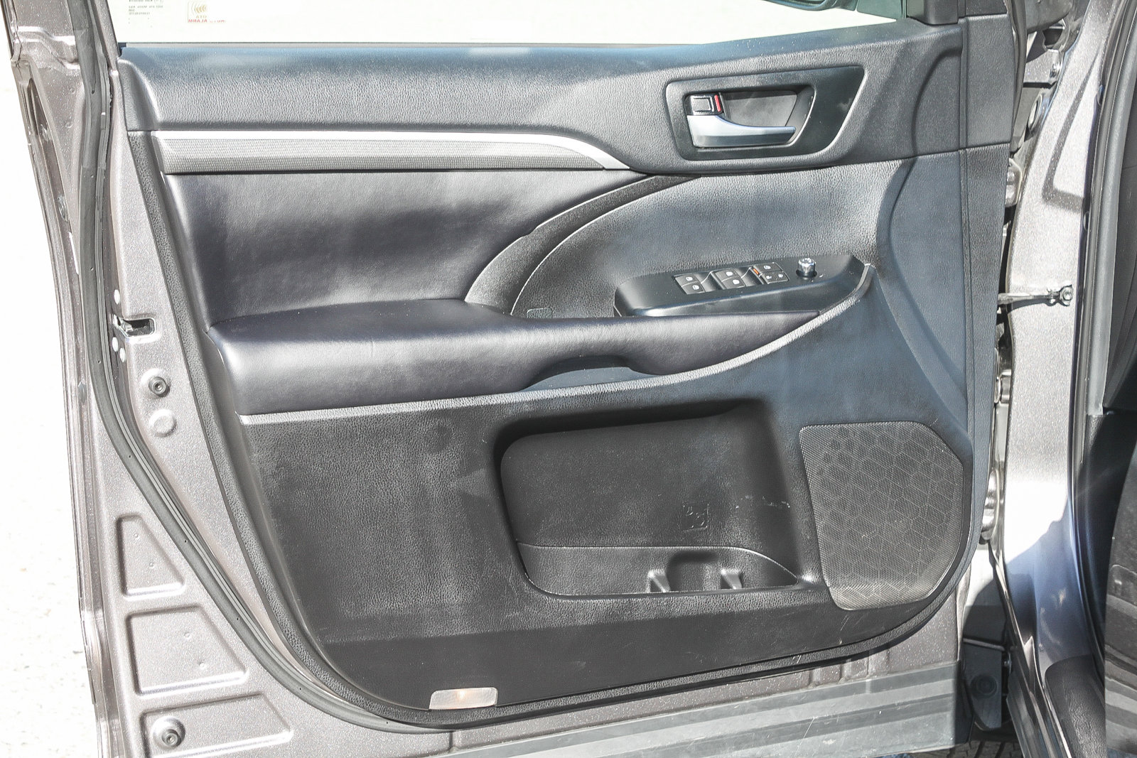 Used 2019 Toyota Highlander SE image 23