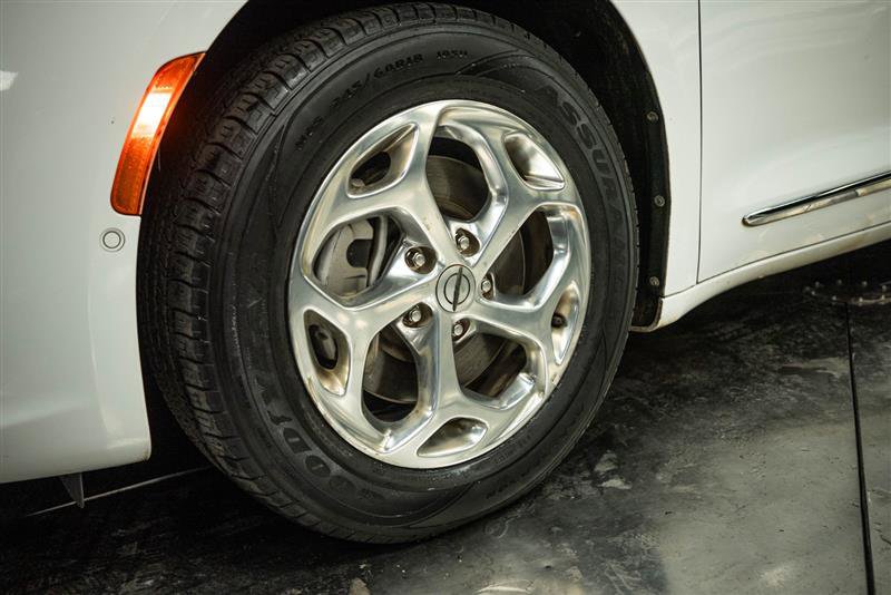 Used 2021 Chrysler Pacifica Limited w/ Premium & Safety Sphere Group image 3