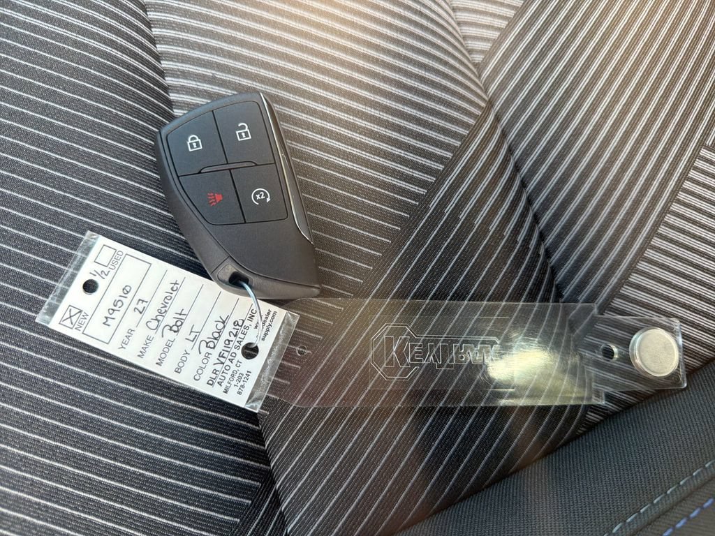 New 2027 Chevrolet Bolt LT w/ Comfort Package FWD image 30