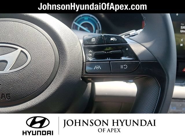 Certified 2025 Hyundai Elantra SEL FWD image 19