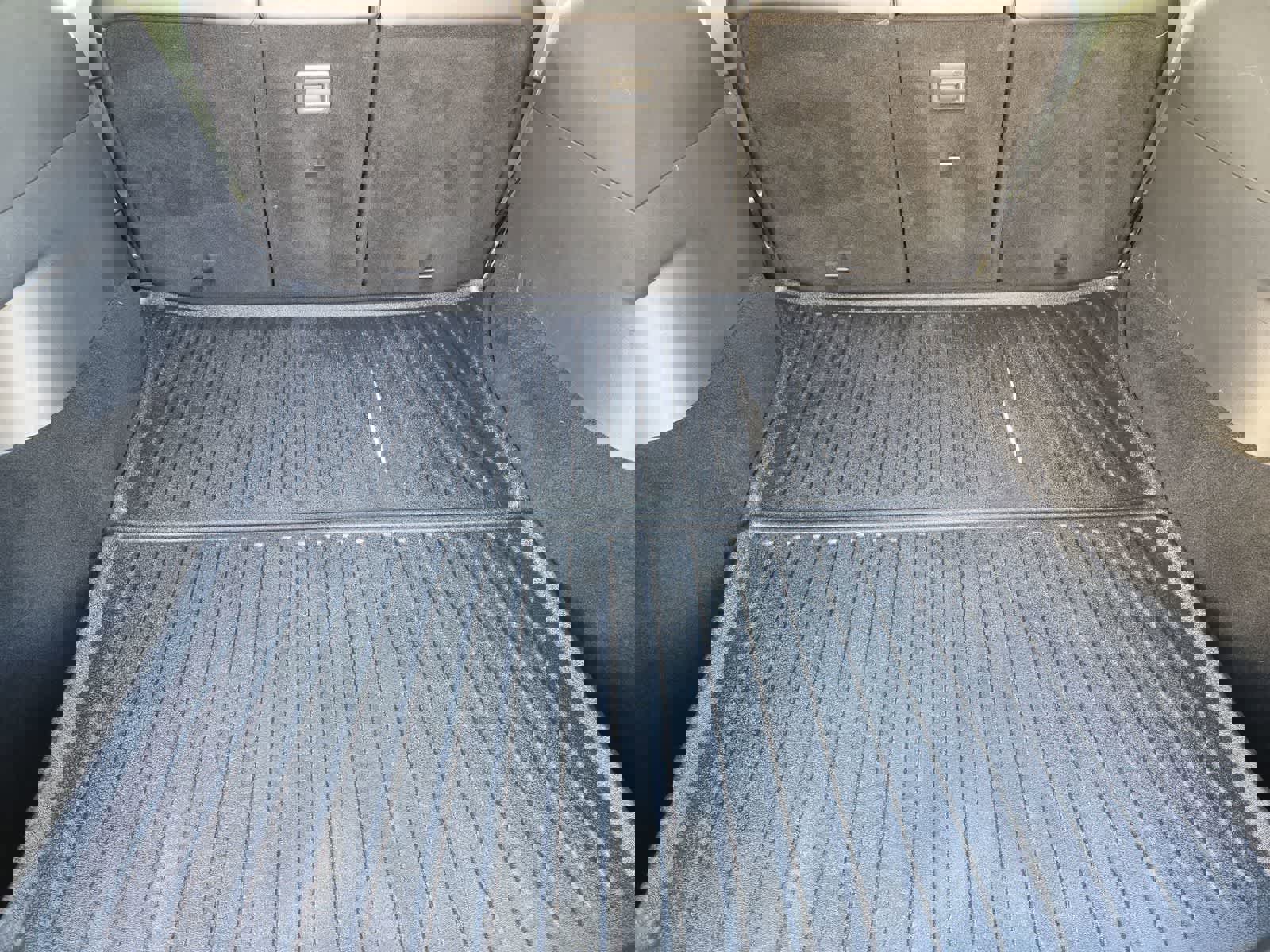 Used 2020 Tesla Model Y Long Range image 37