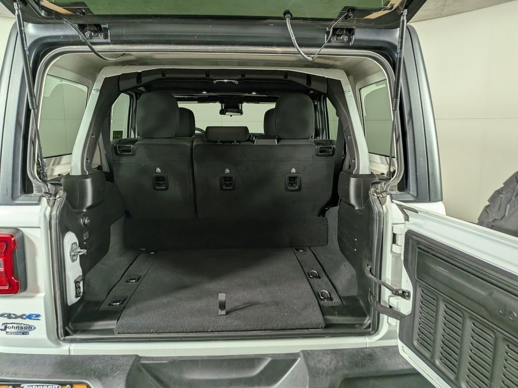 Certified 2025 Jeep Wrangler Unlimited Rubicon 4xe w/ Convenience Group image 11