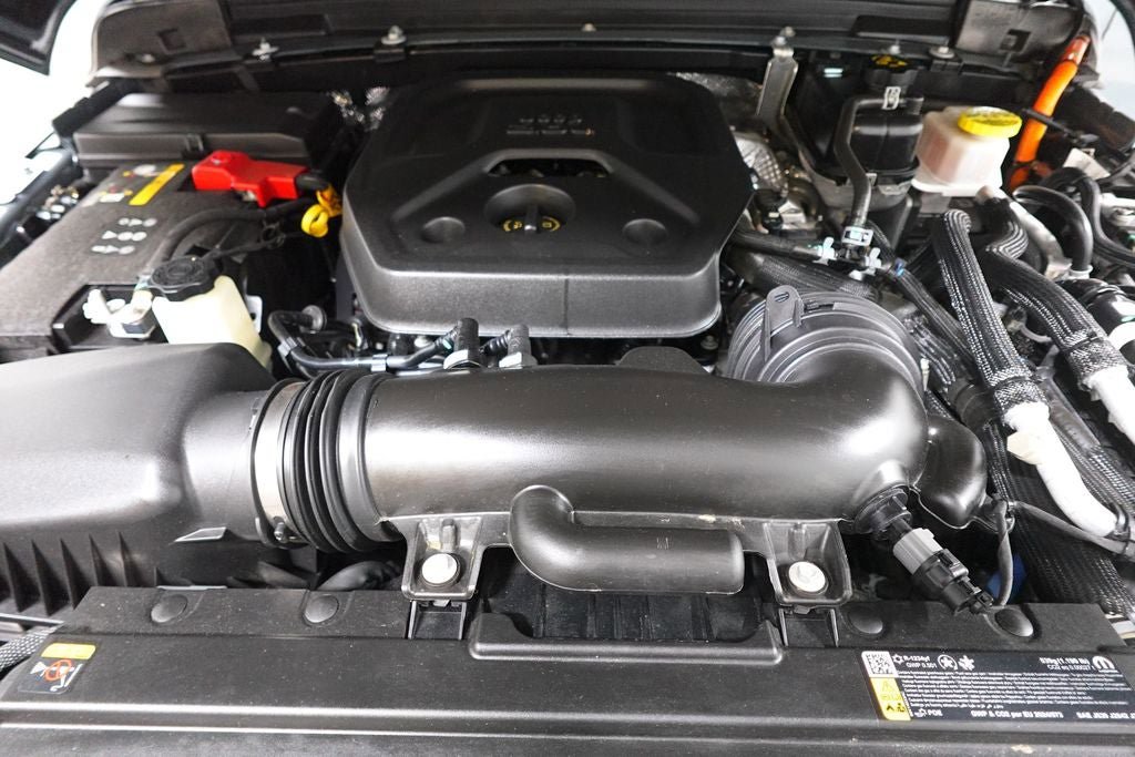 Used 2025 Jeep Wrangler Unlimited Sahara AWD/4WD image 32