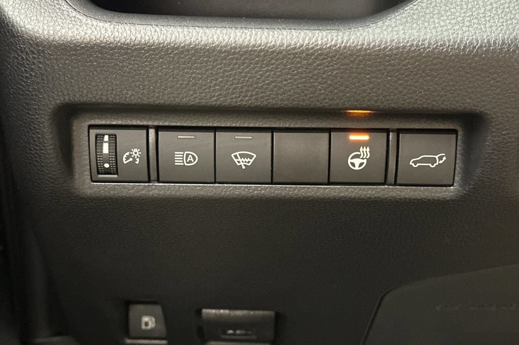 Used 2021 Toyota RAV4 XLE Premium AWD/4WD image 33