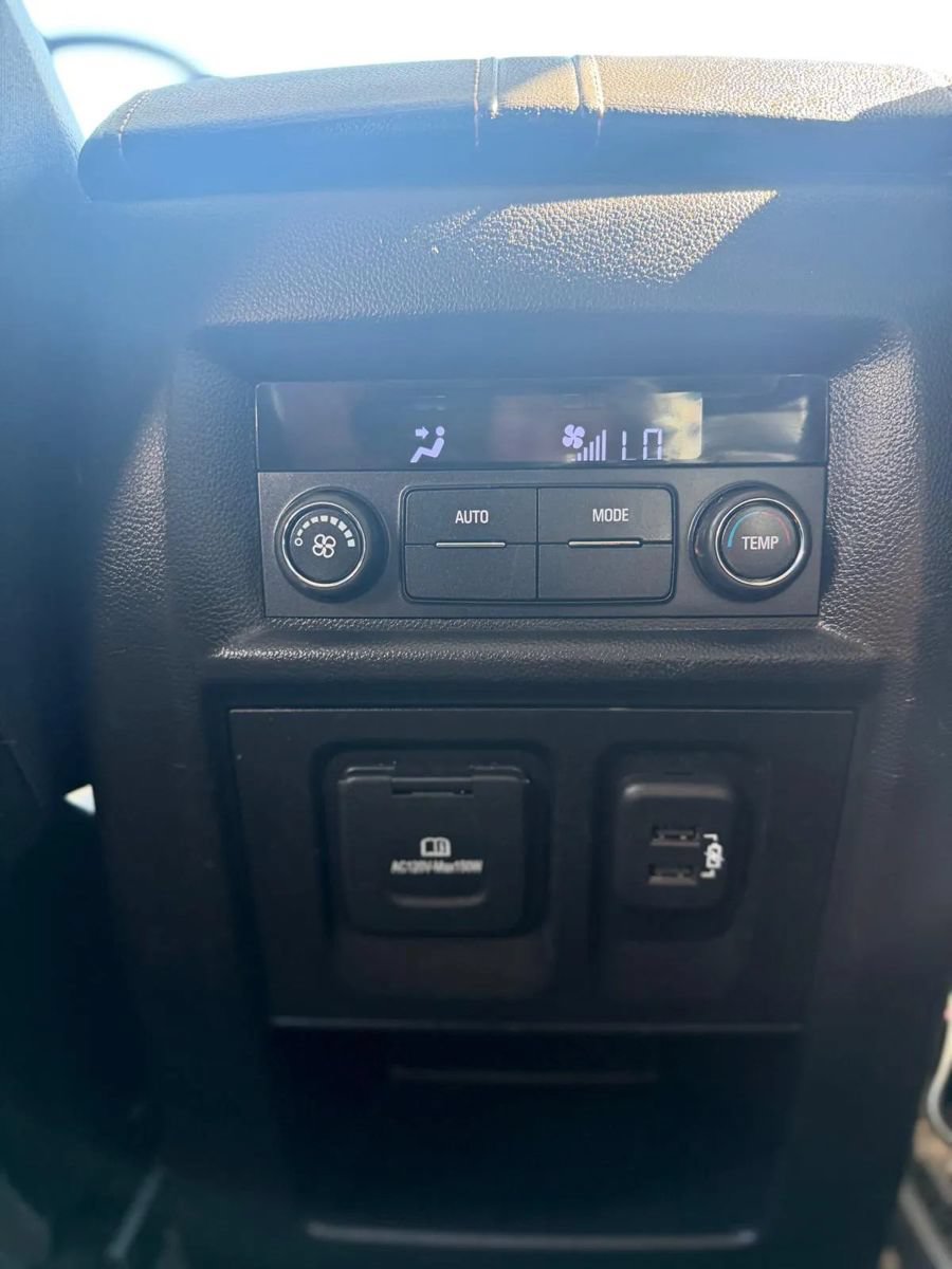 Used 2021 Chevrolet Traverse RS FWD image 19