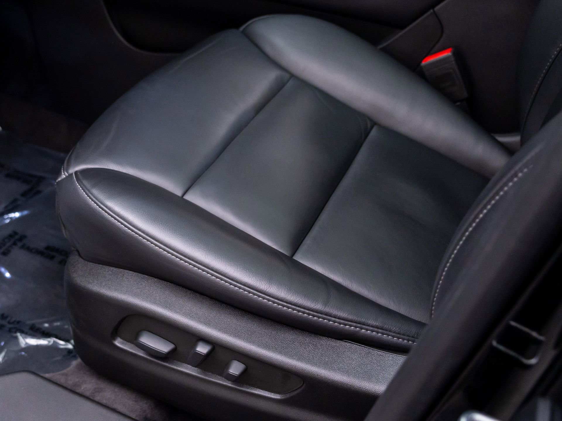 Used 2023 Cadillac XT4 Premium Luxury w/ Technology Package image 16