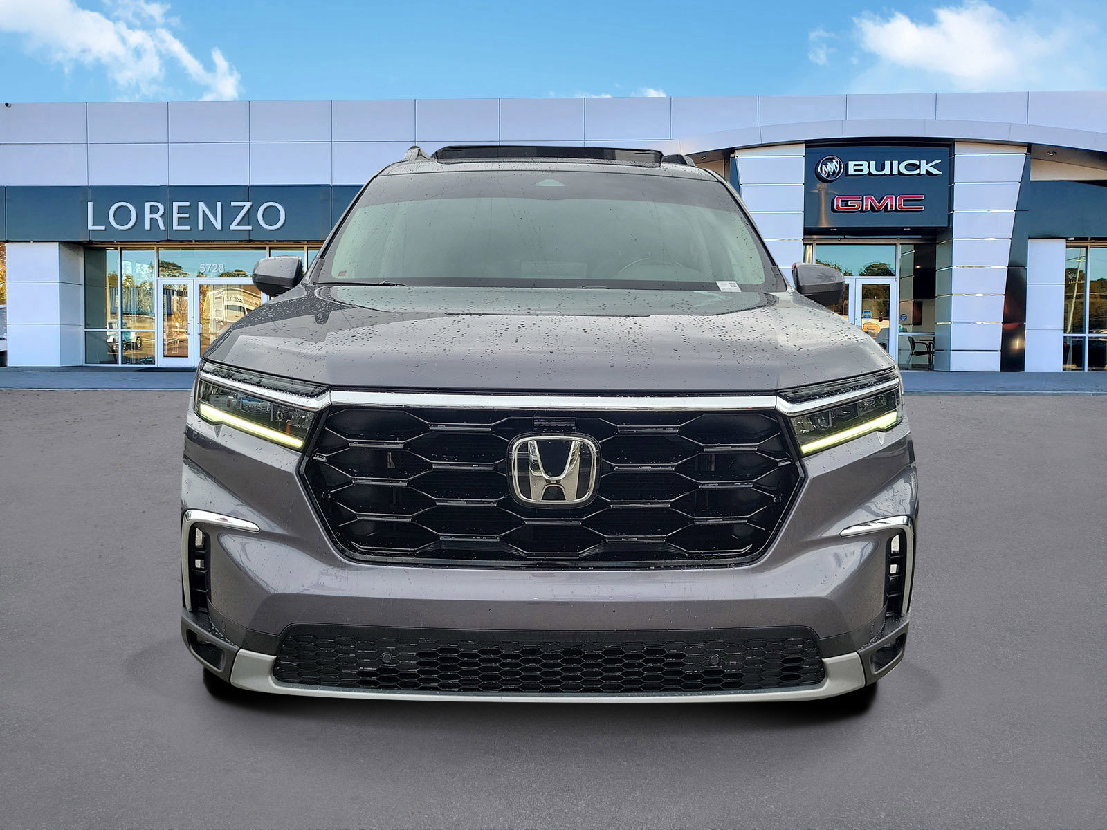 Used 2024 Honda Pilot Touring image 2