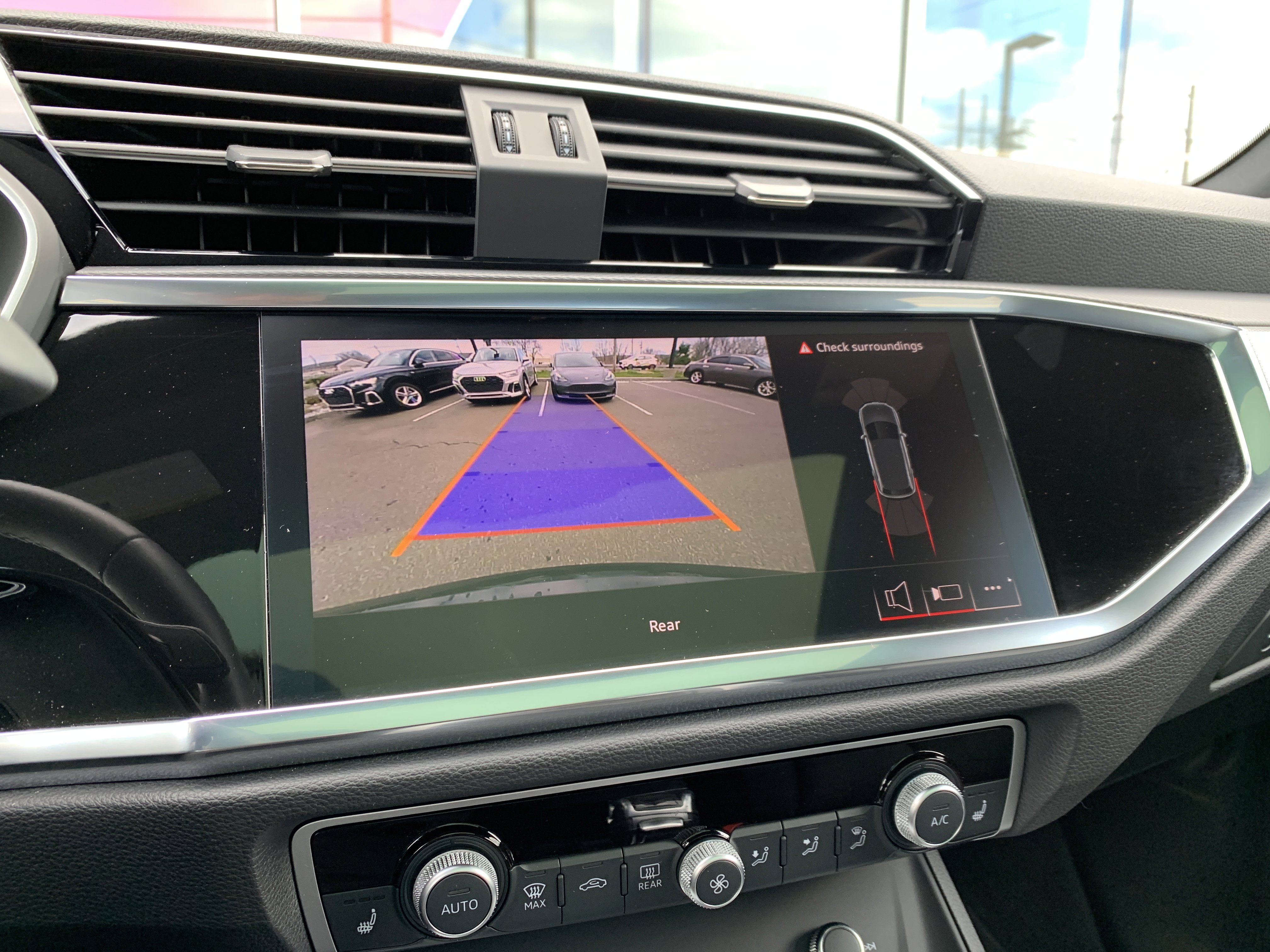 Used 2025 Audi Q3 2.0T Premium w/ Convenience Package image 9