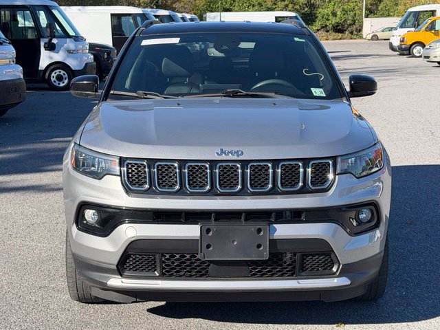 Used 2023 Jeep Compass Limited AWD/4WD image 2