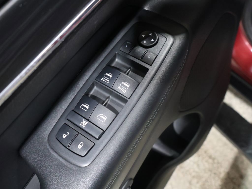 Used 2019 Jeep Grand Cherokee Limited image 14