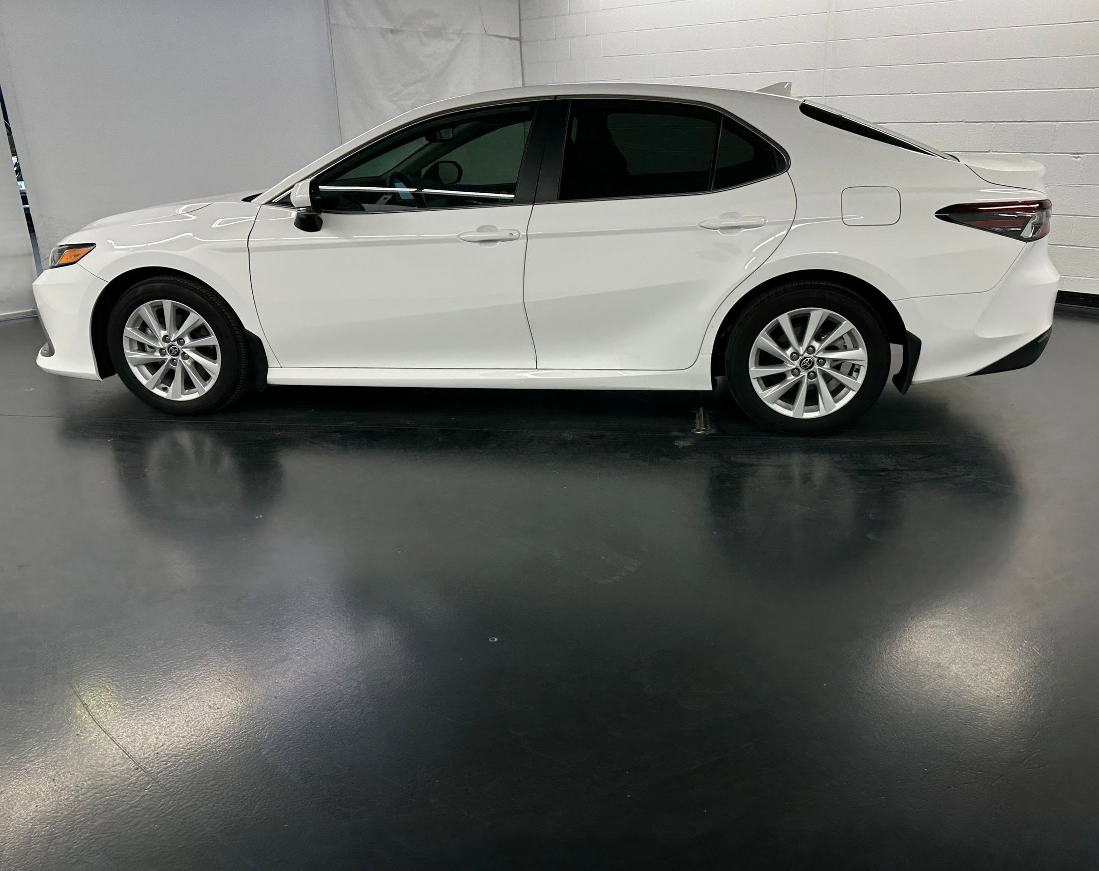 Used 2023 Toyota Camry LE image 2