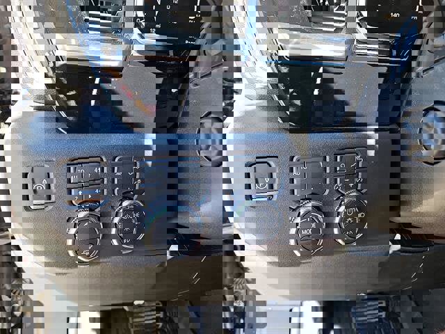 New 2026 GMC Sierra 1500 SLT image 17