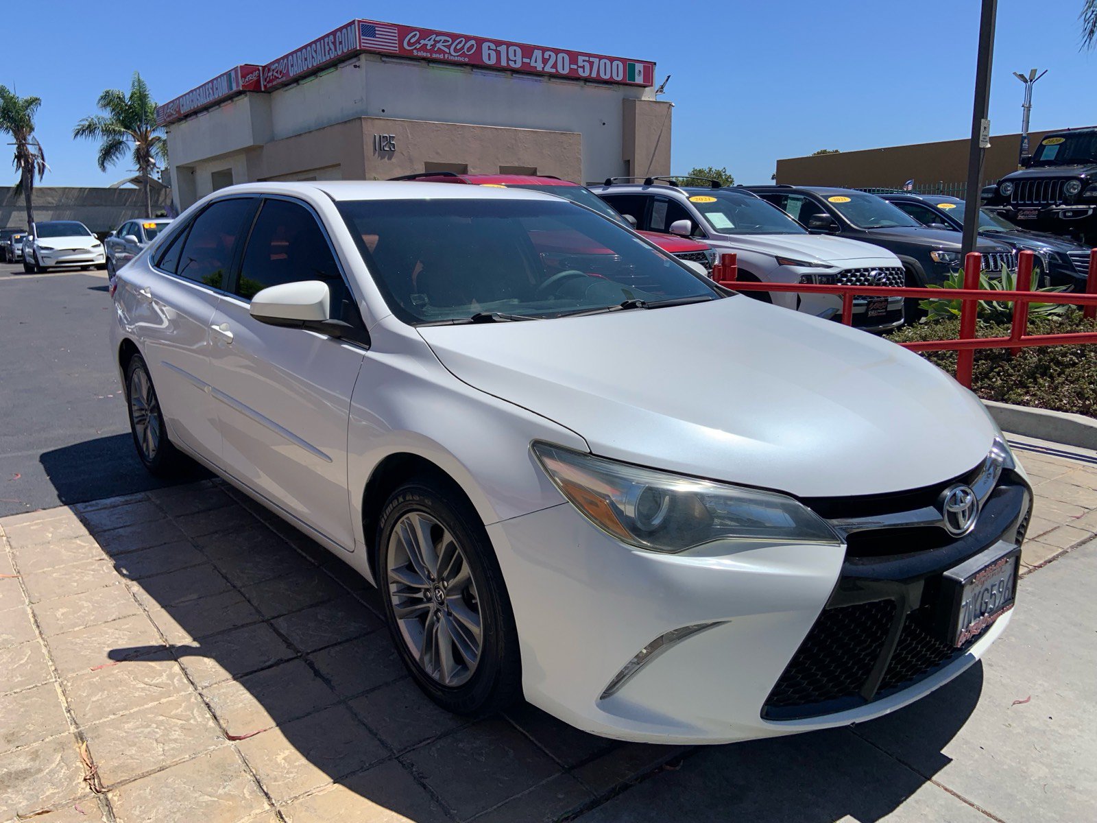 Used 2017 Toyota Camry SE FWD image 1