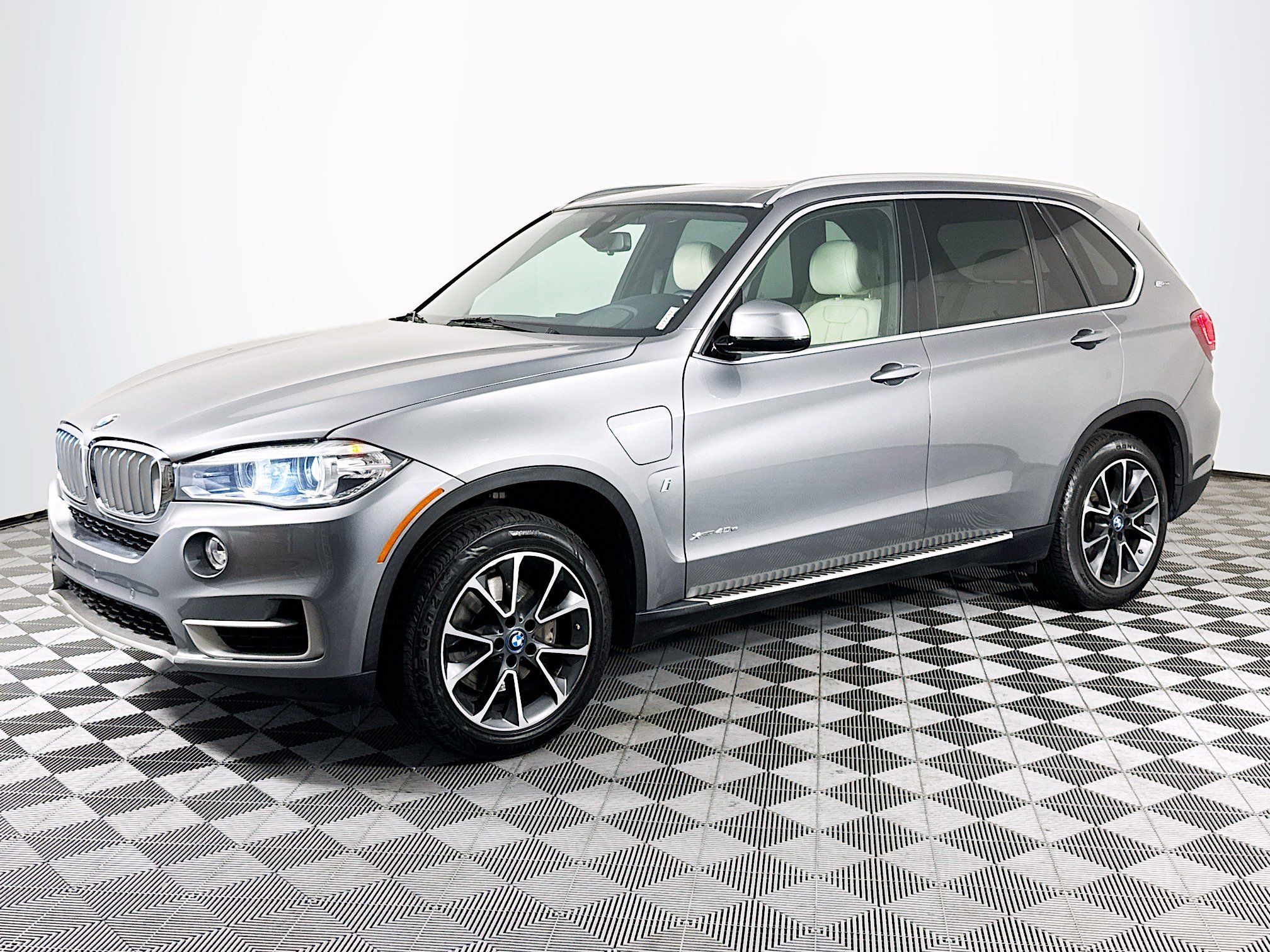 Used 2018 BMW X5 xDrive40e AWD/4WD image 4