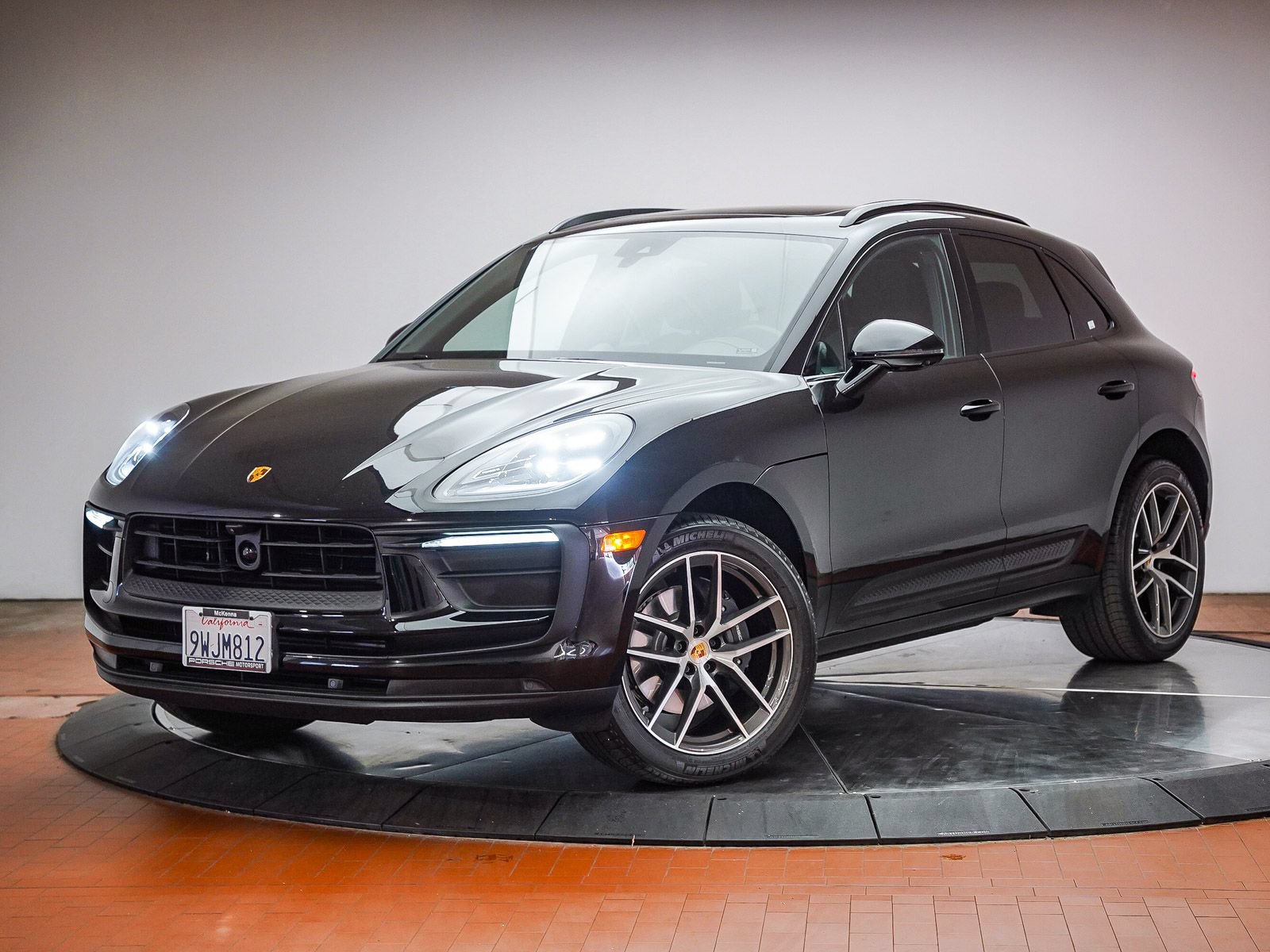Certified 2026 Porsche Macan AWD/4WD image 1
