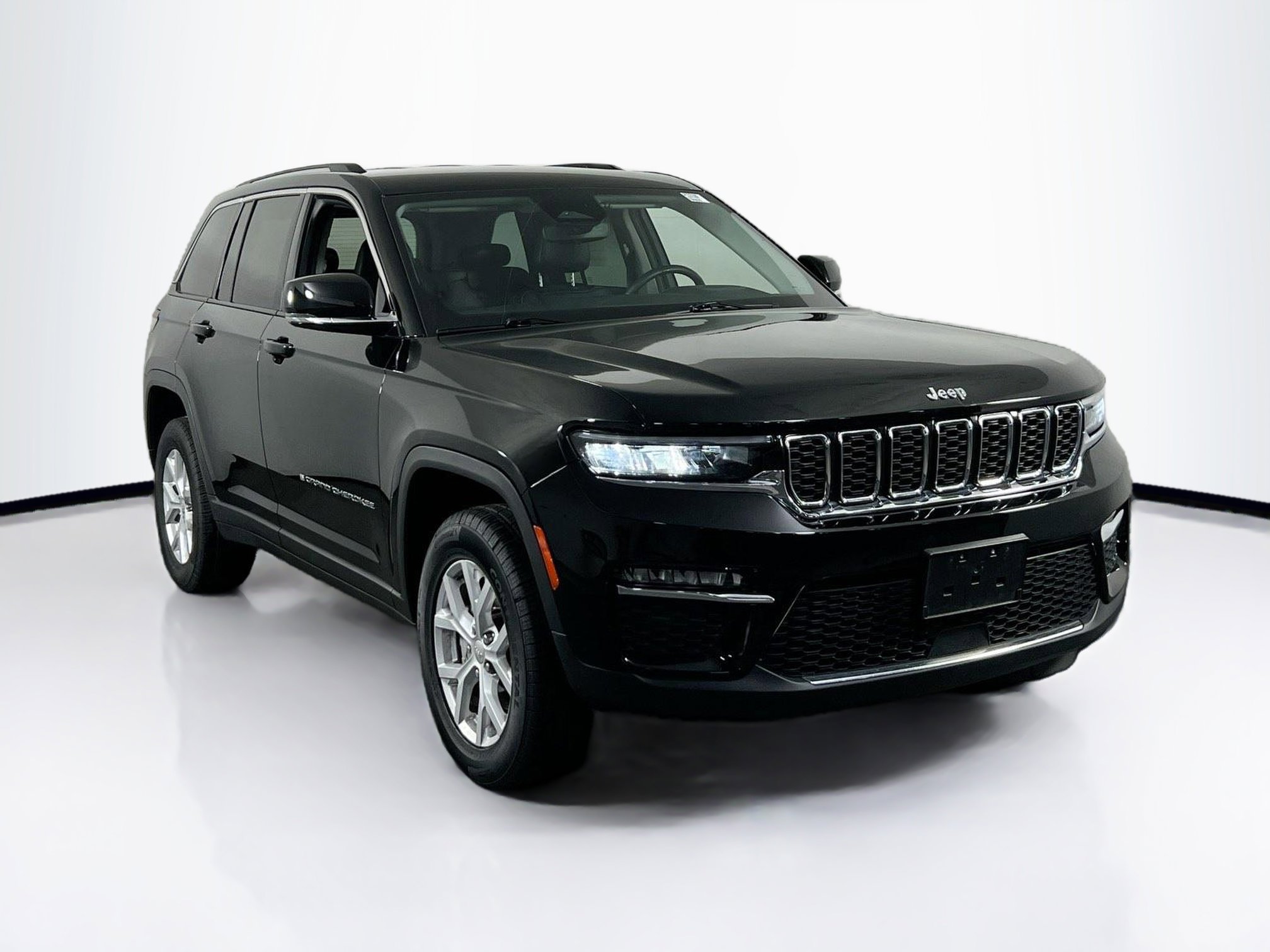 Used 2023 Jeep Grand Cherokee Limited image 3