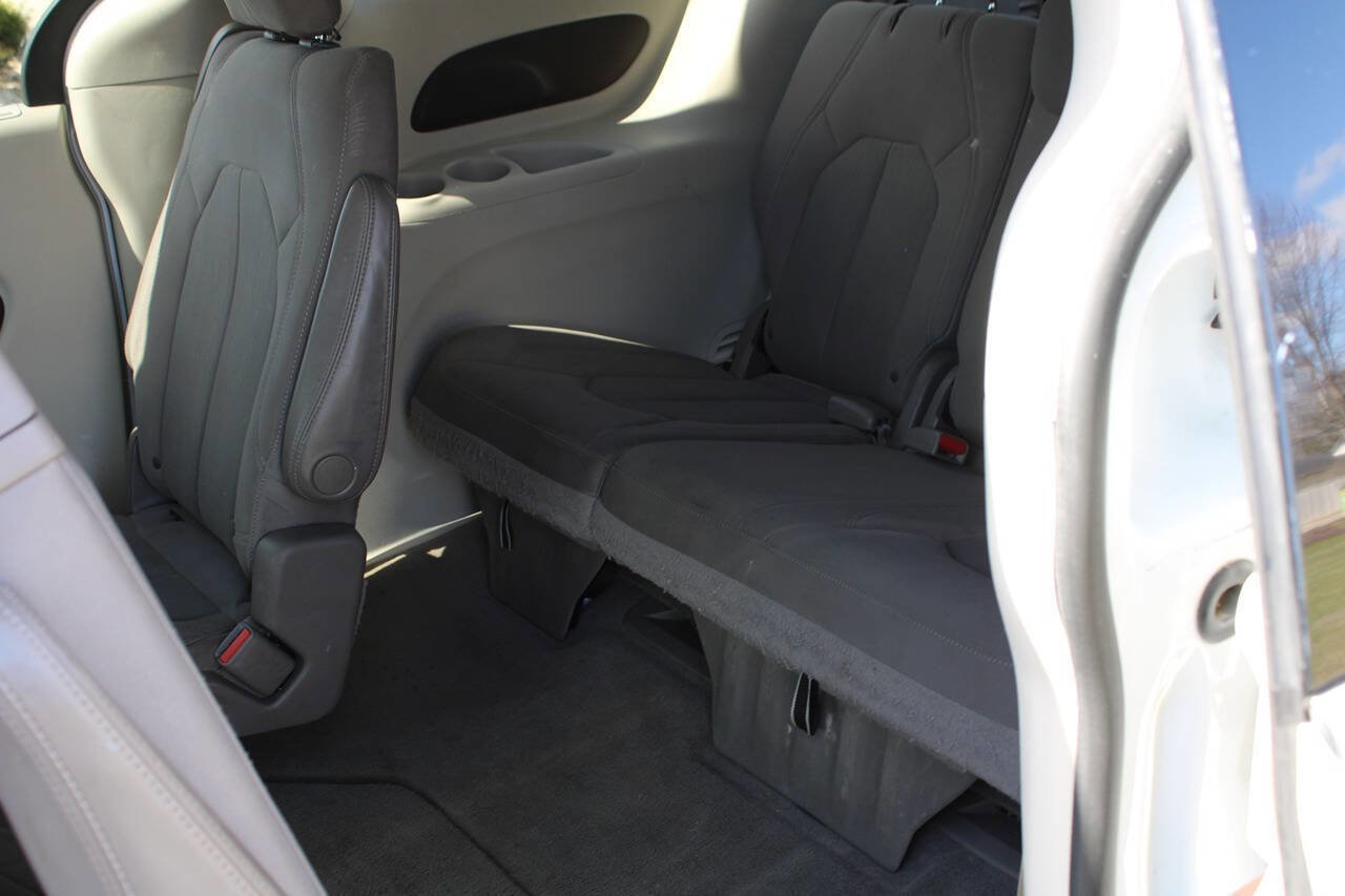 Used 2017 Chrysler Pacifica Touring Plus w/ Tire & Wheel Group image 47