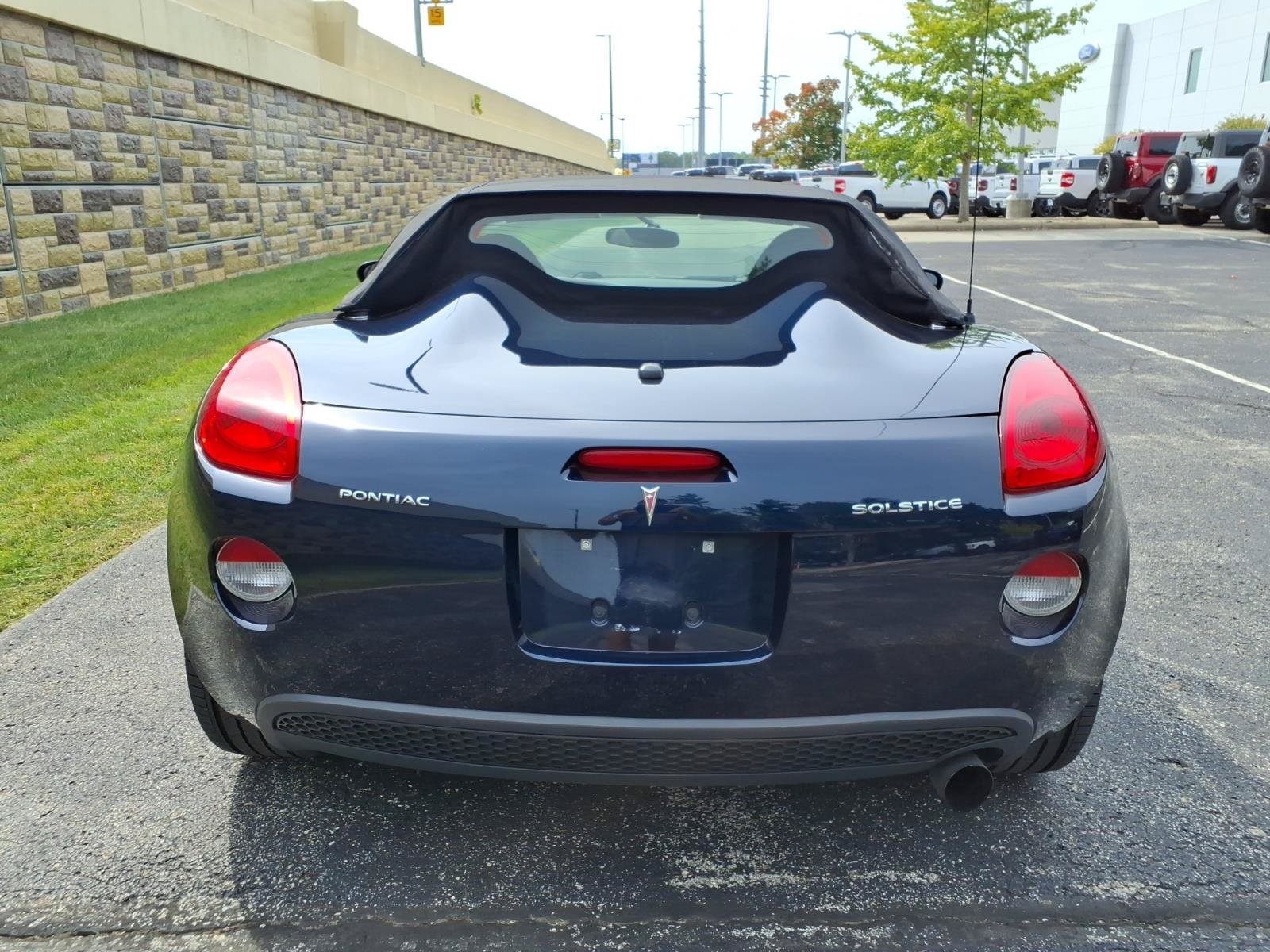 Used 2007 Pontiac Solstice Convertible w/ Premium Package RWD image 9