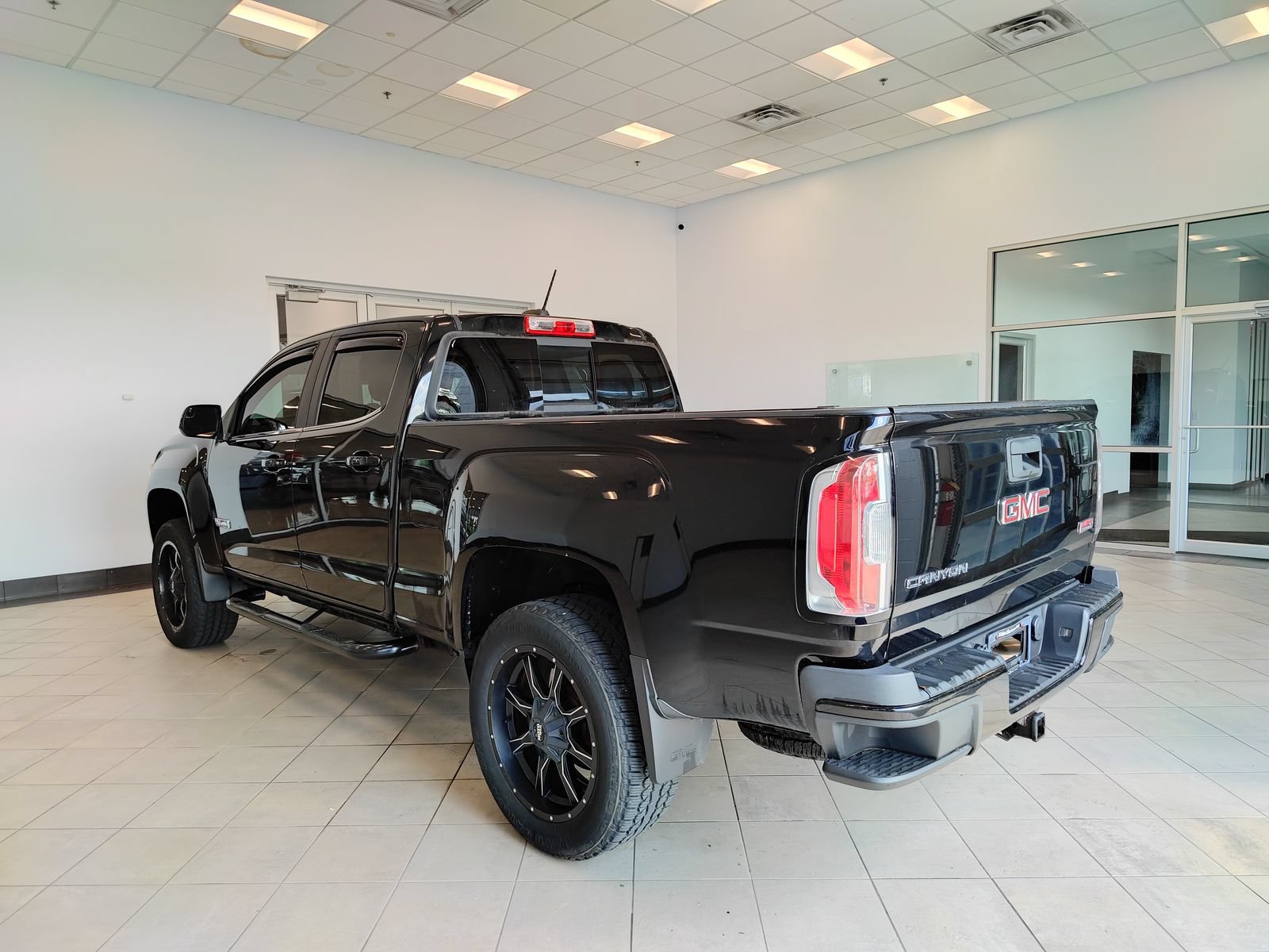 Used 2015 GMC Canyon SLE AWD/4WD image 5