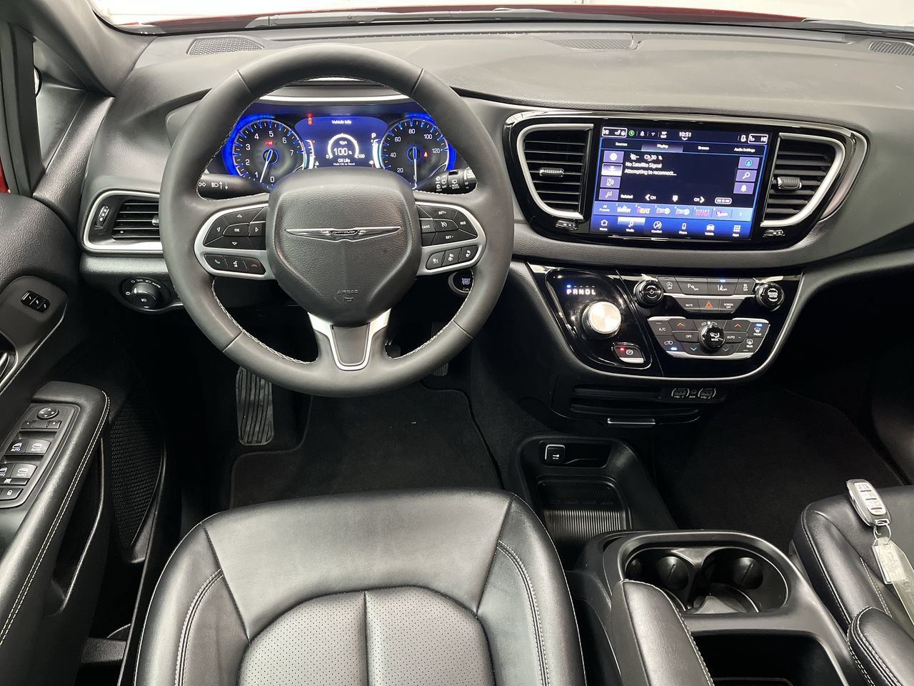 Used 2025 Chrysler Pacifica Select FWD image 14