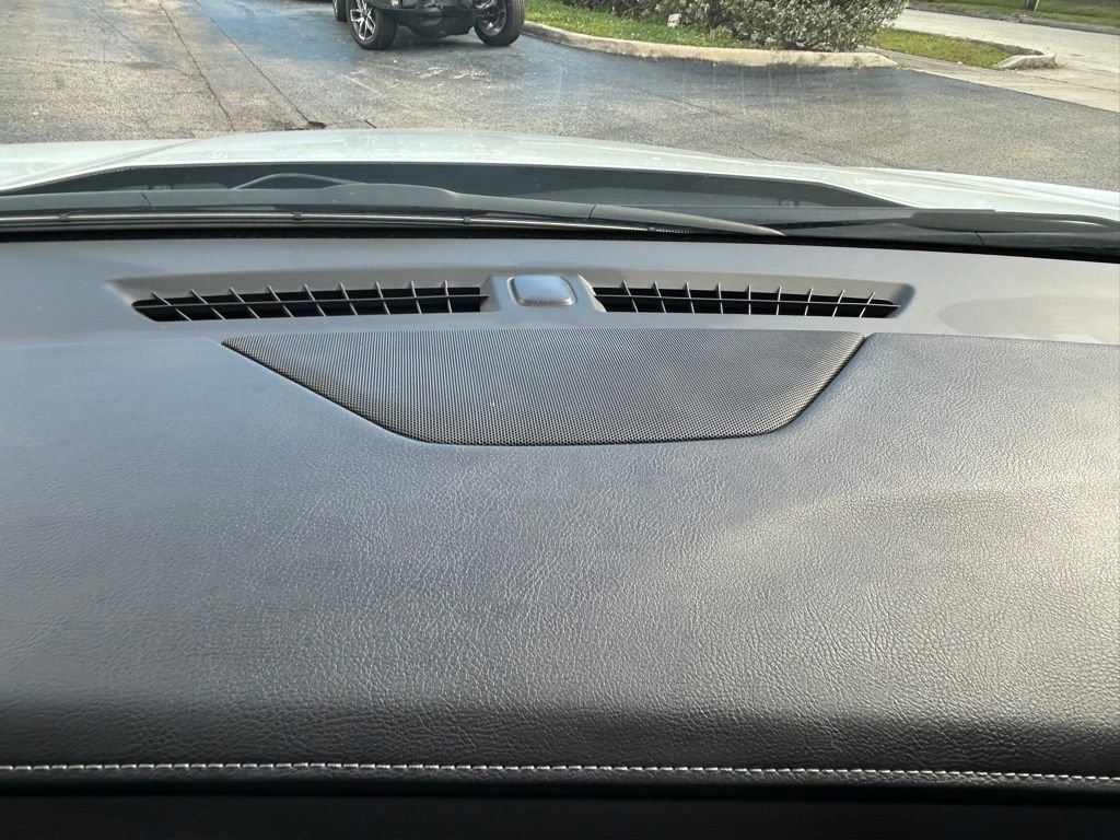 Used 2025 Cadillac XT4 Premium Luxury image 30