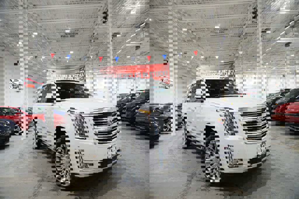 Used 2020 Cadillac Escalade ESV Platinum image 2