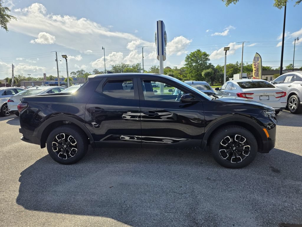 Used 2024 Hyundai Santa Cruz SE FWD image 2