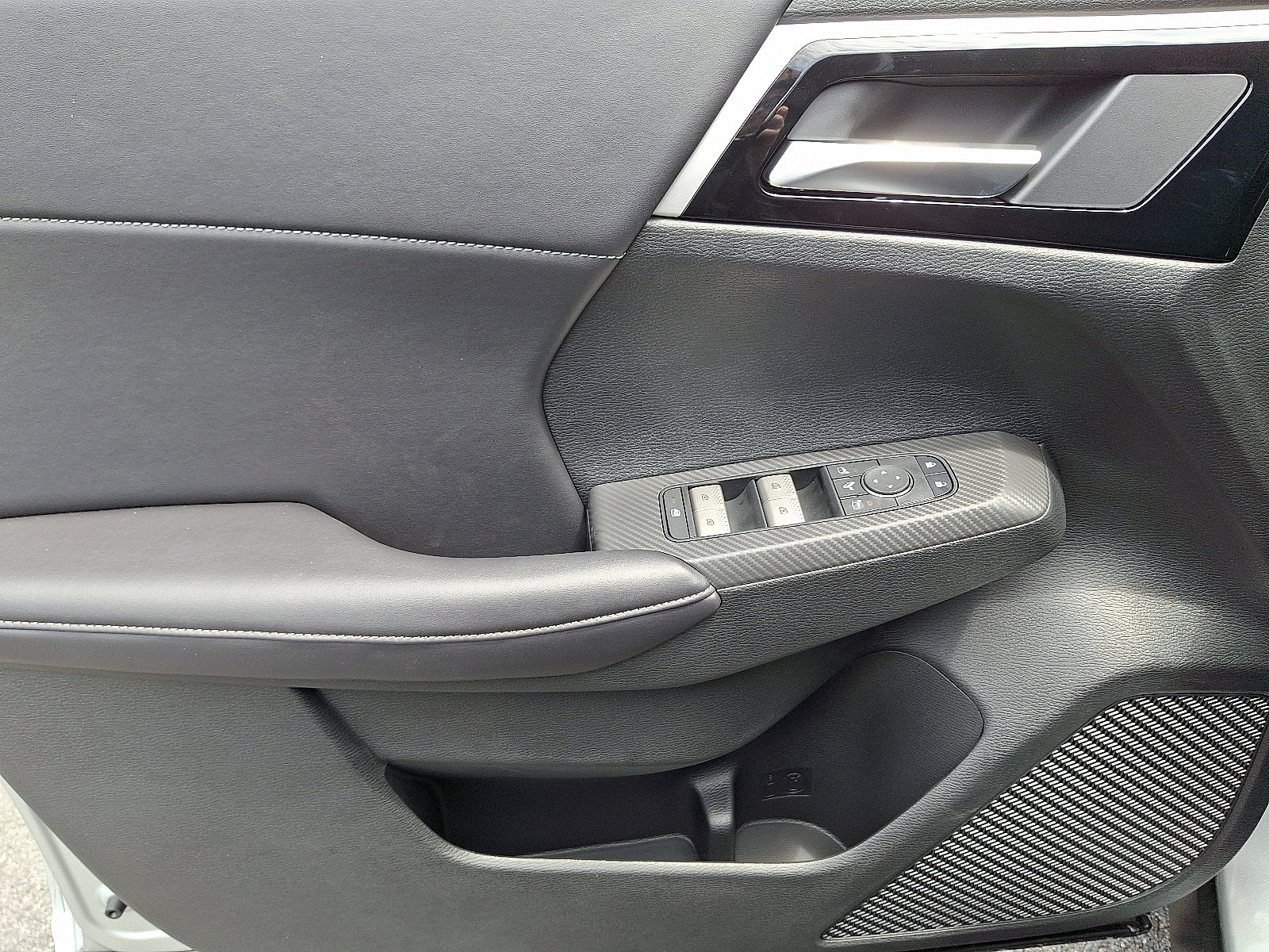 New 2025 Mitsubishi Outlander SE image 12