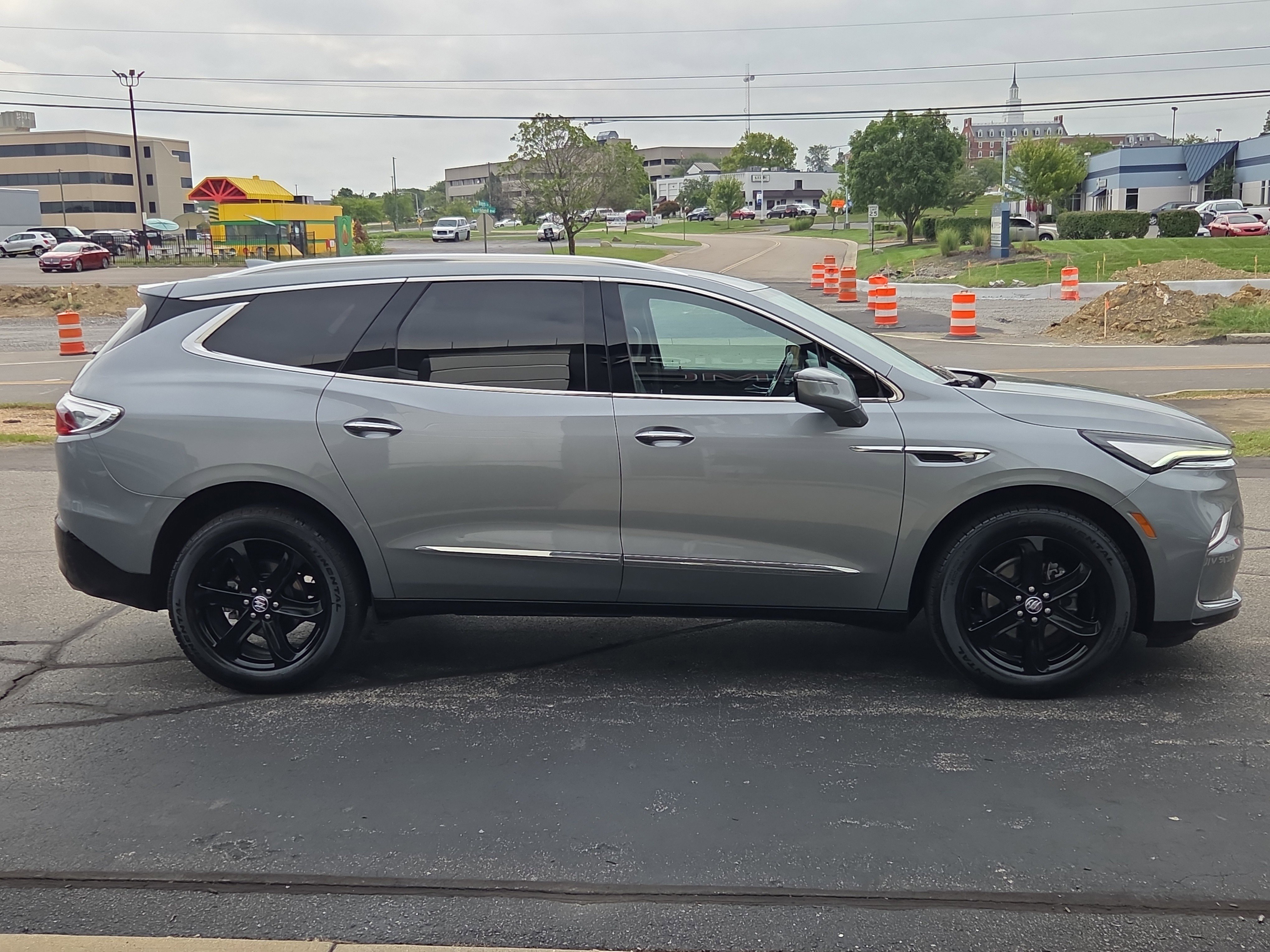 Used 2024 Buick Enclave Essence w/ Sport Touring Edition image 6