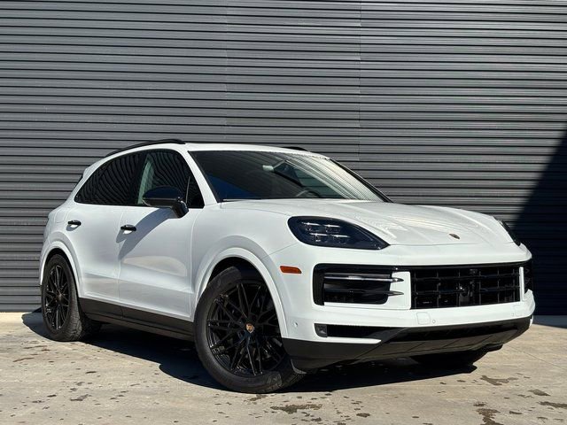 Used 2025 Porsche Cayenne AWD/4WD image 9