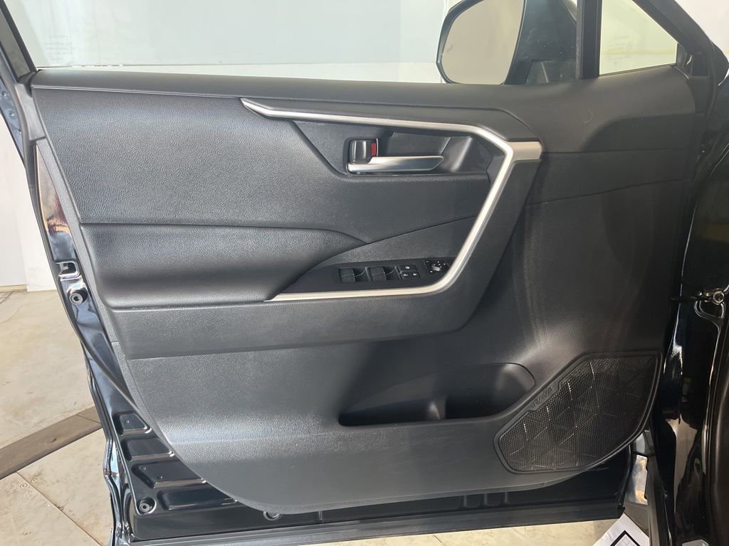 Used 2023 Toyota RAV4 SE w/ Weather & Moonroof Package image 27