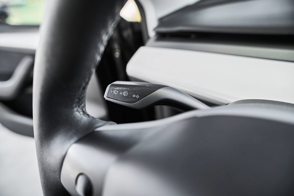 Used 2023 Tesla Model Y Long Range AWD/4WD image 23