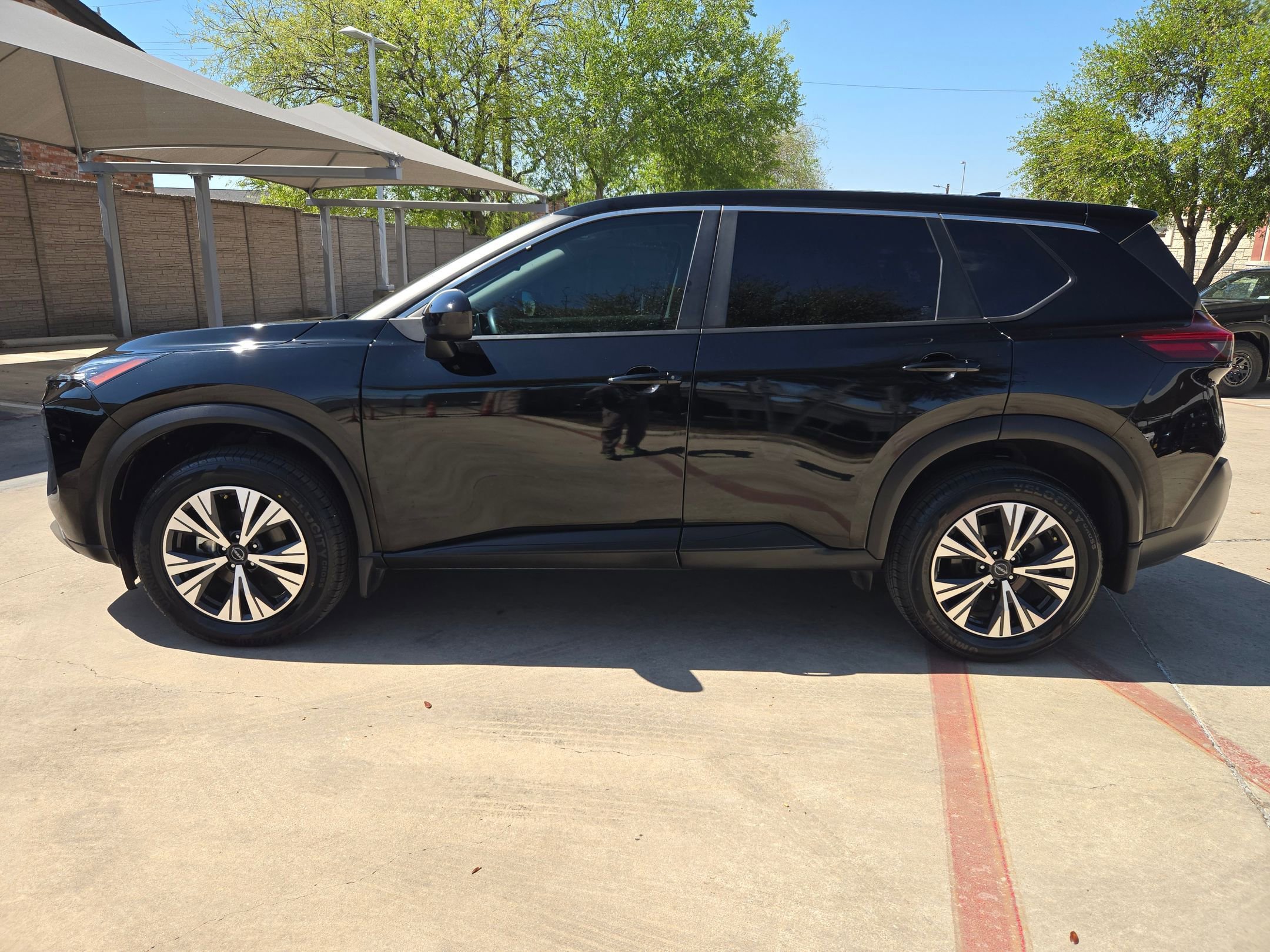 Used 2023 Nissan Rogue SV image 6