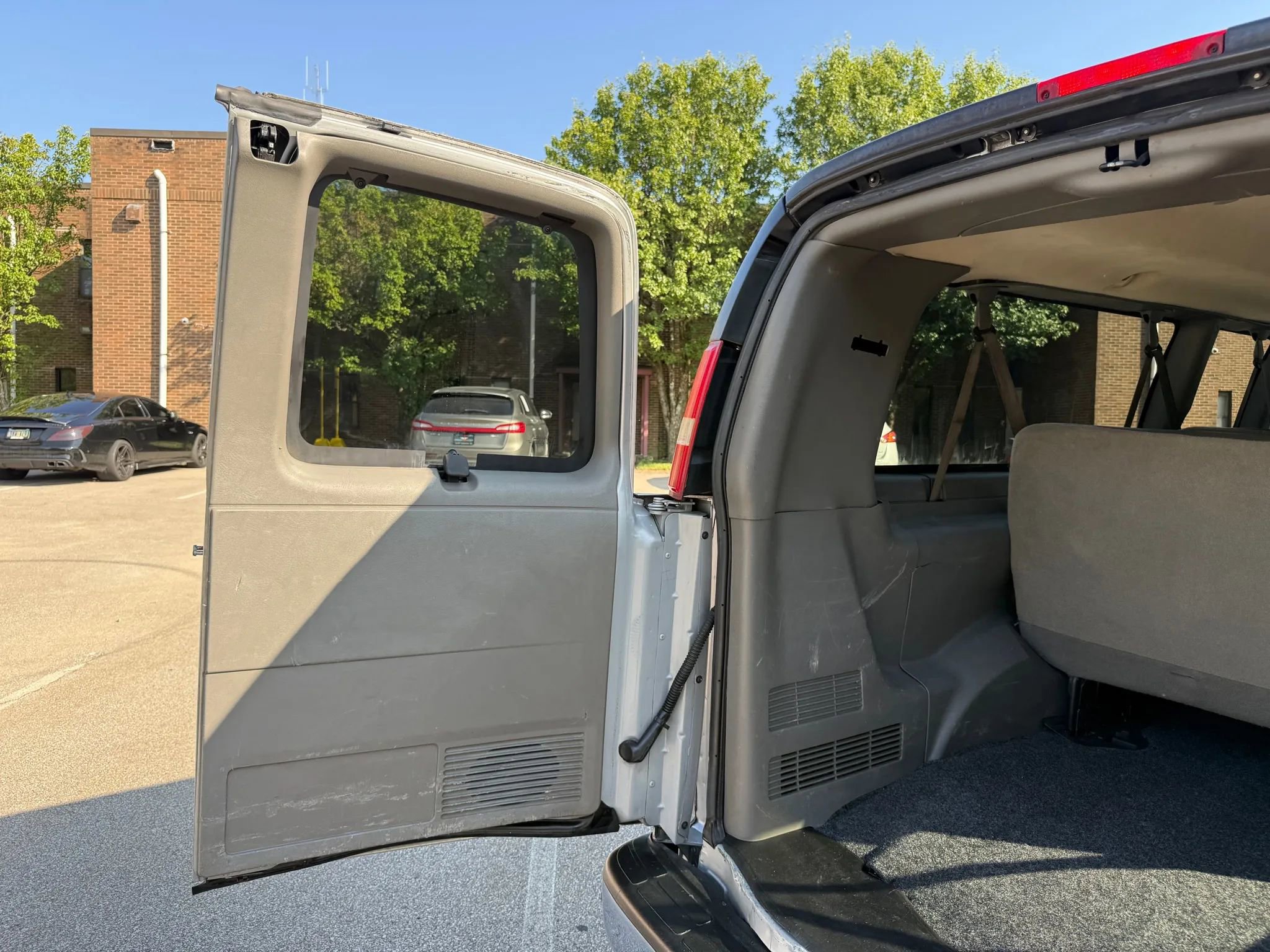 Used 2015 GMC Savana 3500 LT w/ LT Preferred Equipment Group image 32