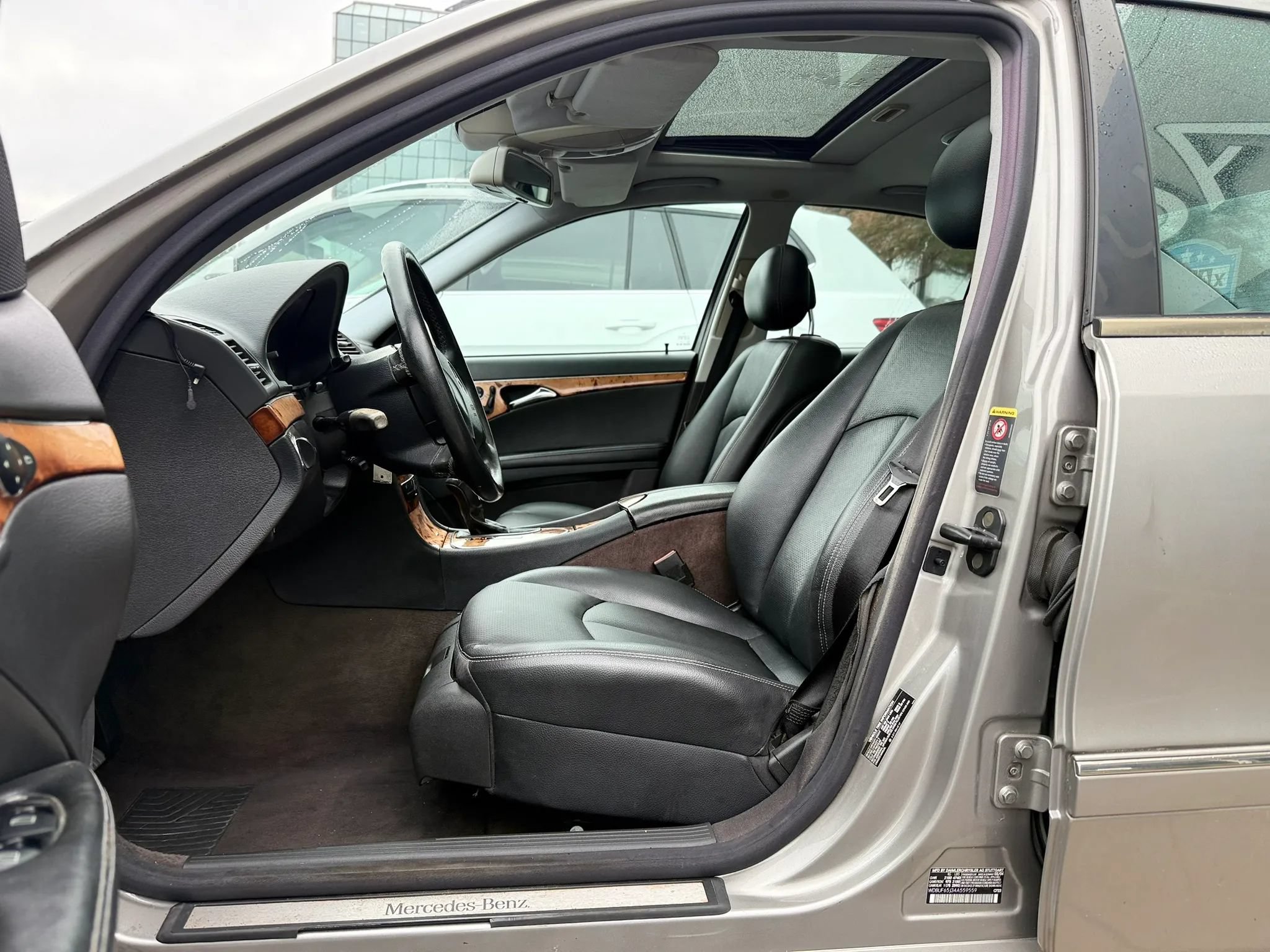 Used 2004 Mercedes-Benz E 320 Sedan image 9
