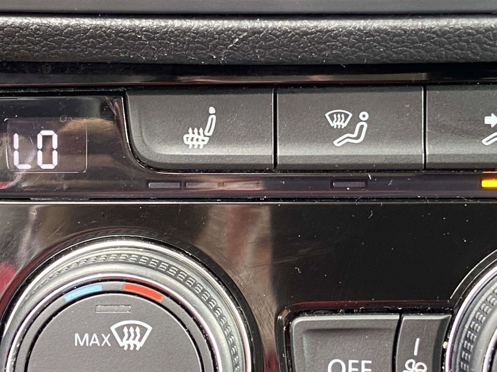 Used 2024 Volkswagen Jetta SE FWD image 25