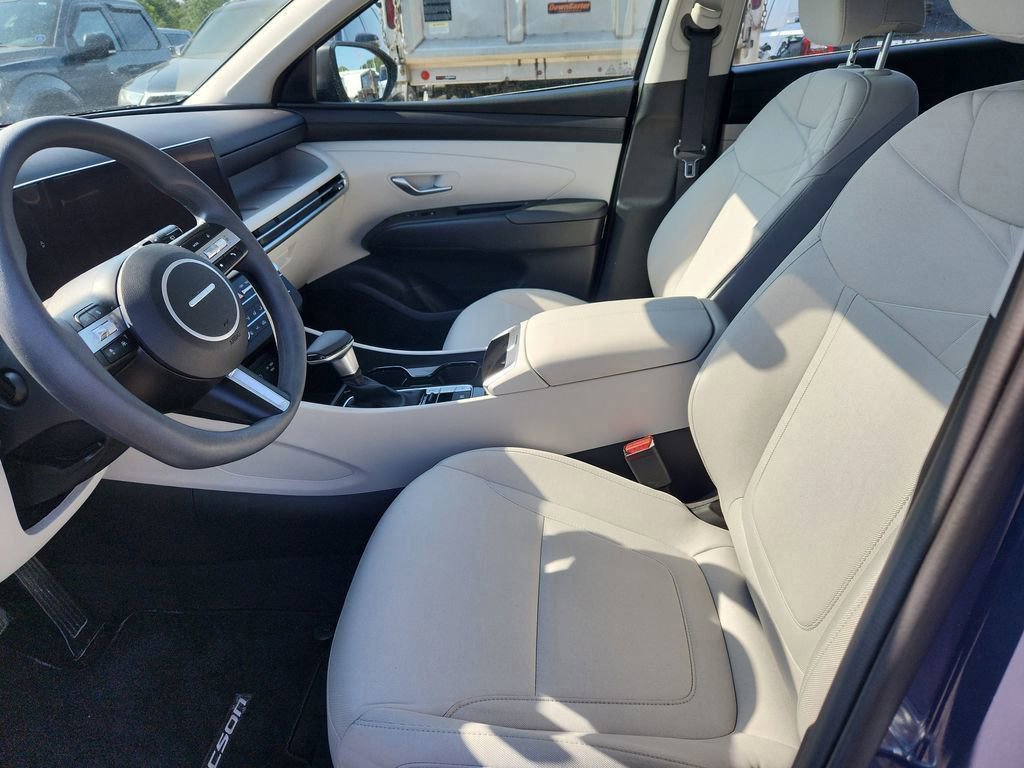 Used 2025 Hyundai Tucson SE image 9