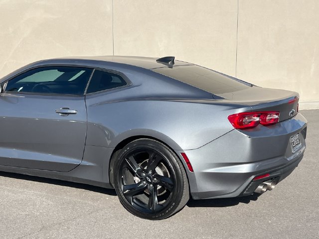 Used 2021 Chevrolet Camaro LT RWD image 7